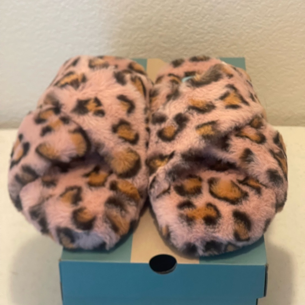 TOMS Pink Spanish Villa Cheetah Print Faux Fur Slippers - Picture 3 of 16